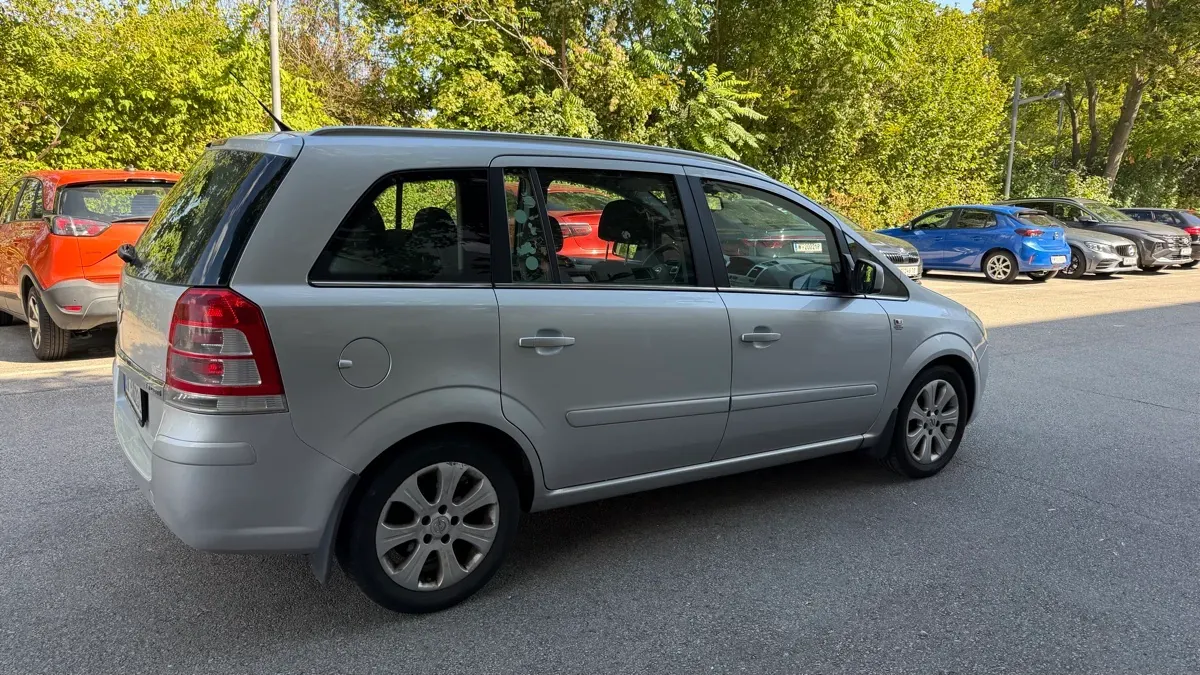 Opel Zafira 2009 photo 2