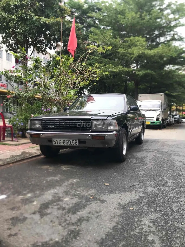 Toyota Crown 1990 photo 3