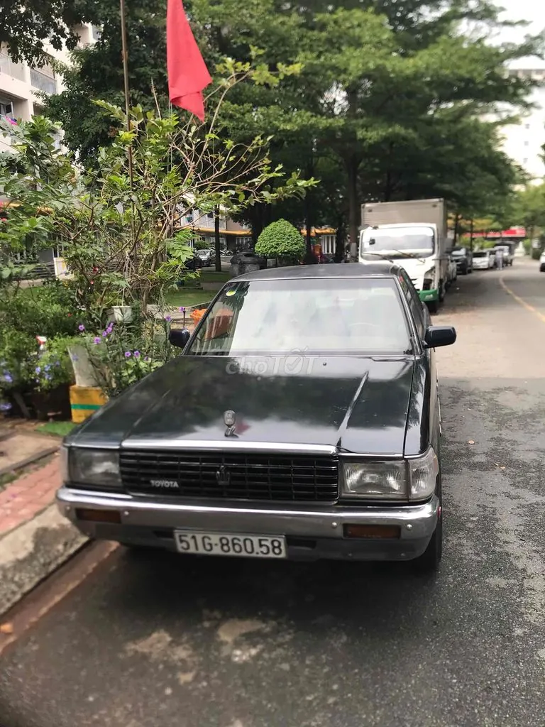 Toyota Crown 1990 photo 4