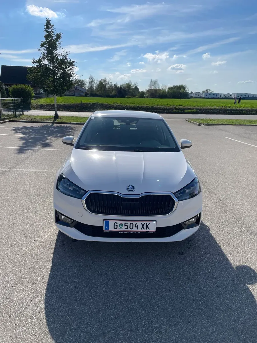 Skoda Fabia 2024 photo 2
