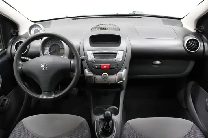 Peugeot 107 2006 photo 2