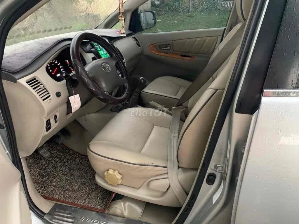 Toyota Innova 2011 photo 3