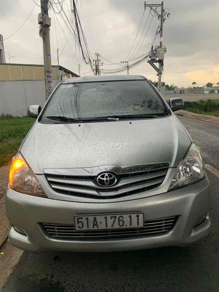 Toyota Innova 2011 photo 2