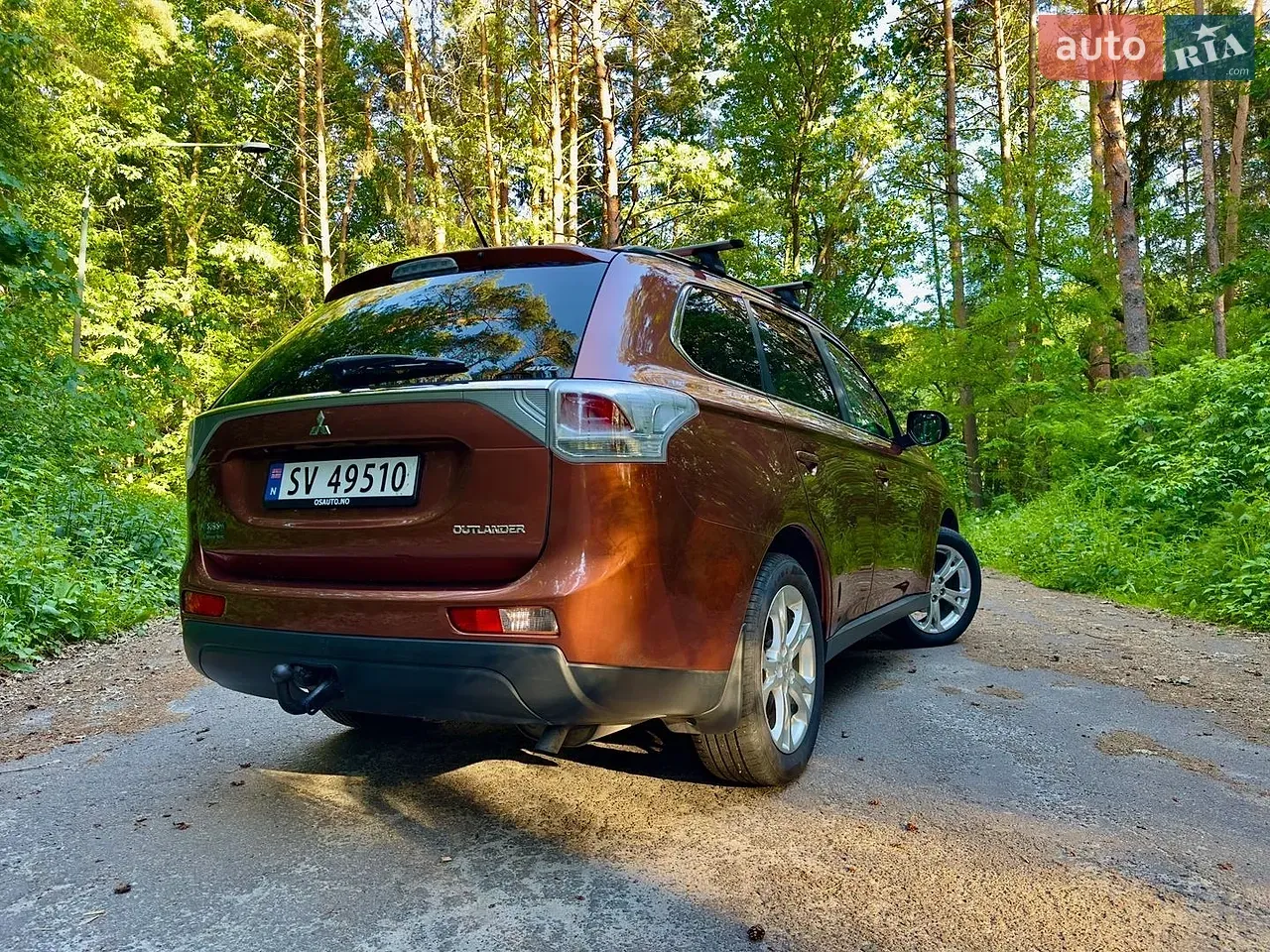 Mitsubishi Outlander 2014 photo 2