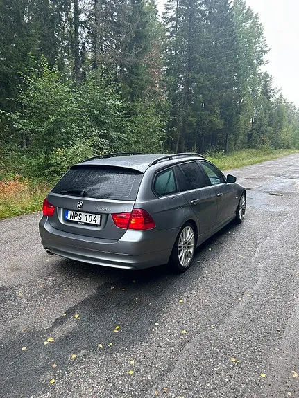 BMW 320D 2009 photo 4