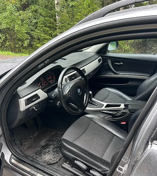 BMW 320D 2009 photo 5