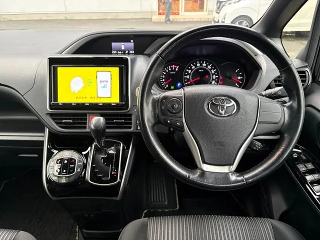 Toyota Voxy 2018 photo 3