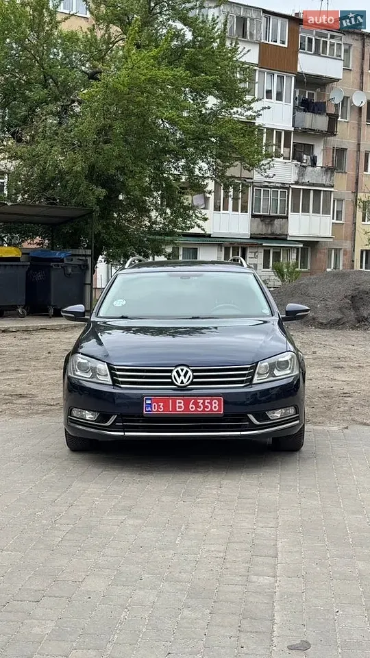 Volkswagen Passat 2012 photo 2
