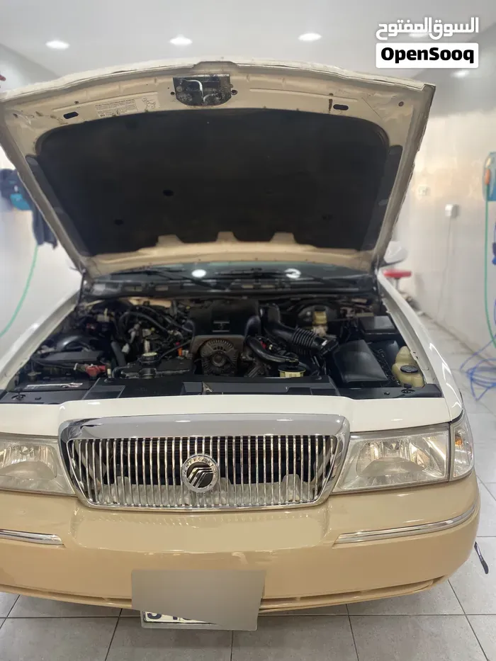 Ford Grand Marquis 2004 photo 2