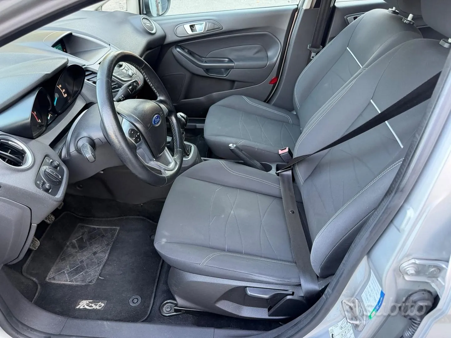 Ford Fiesta 2013 photo 2