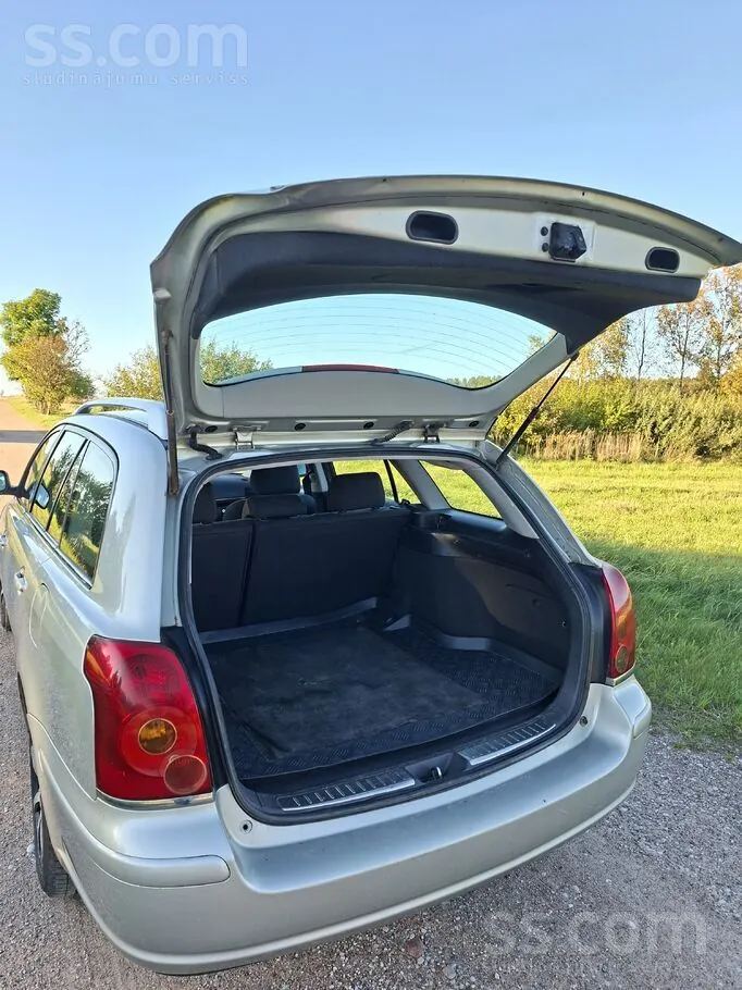 Toyota Avensis 2004 photo 5