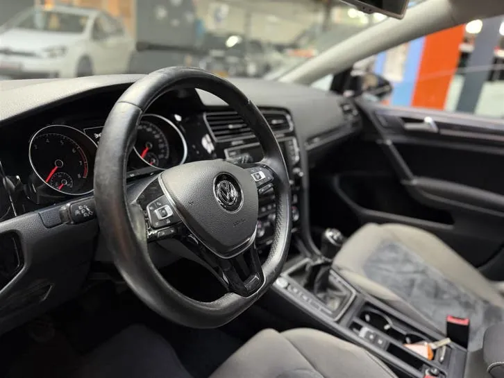 Volkswagen Golf 2012 photo 3
