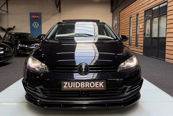 Volkswagen Golf 2012 photo 2