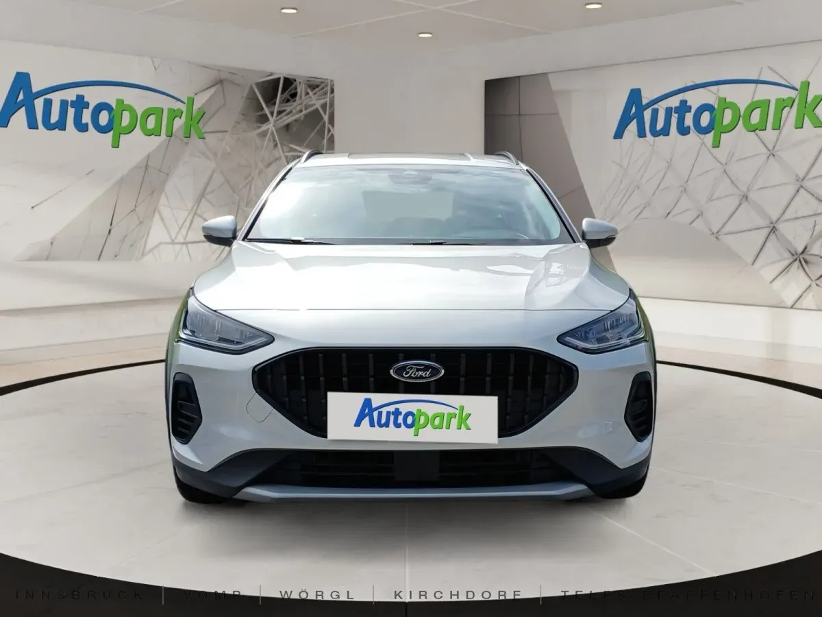 Ford Focus 2025 photo 2