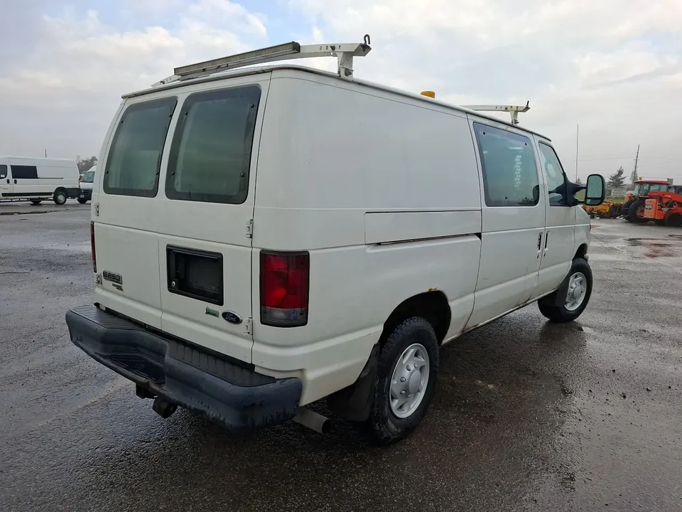 Ford E-Series 2011 photo 5