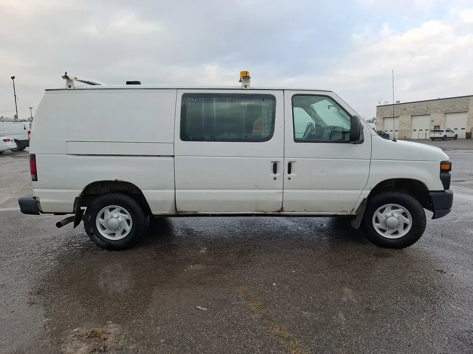 Ford E-Series 2011 photo 4