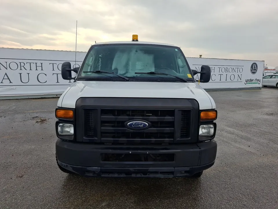 Ford E-Series 2011 photo 2
