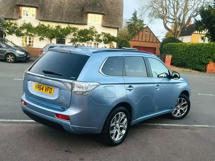Mitsubishi Outlander 2014 photo 4