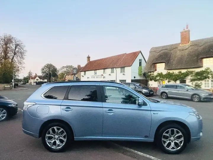 Mitsubishi Outlander 2014 photo 5