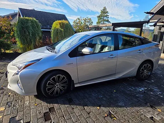 Toyota Prius 2016 photo 2