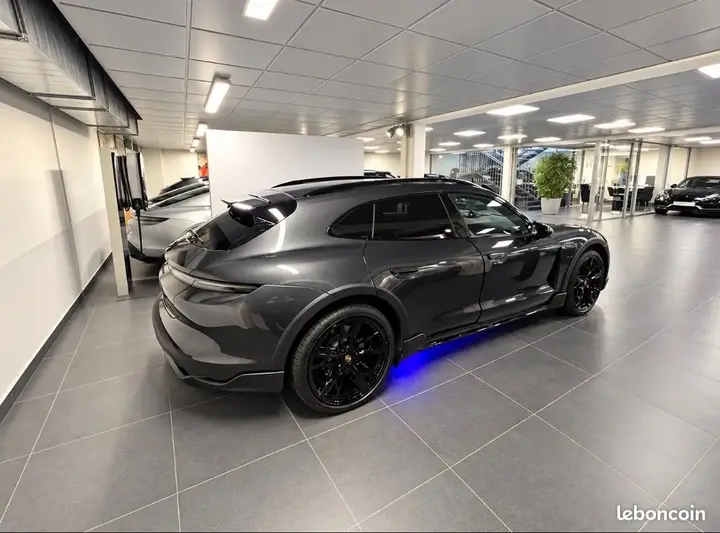 Porsche Taycan 2023 photo 2