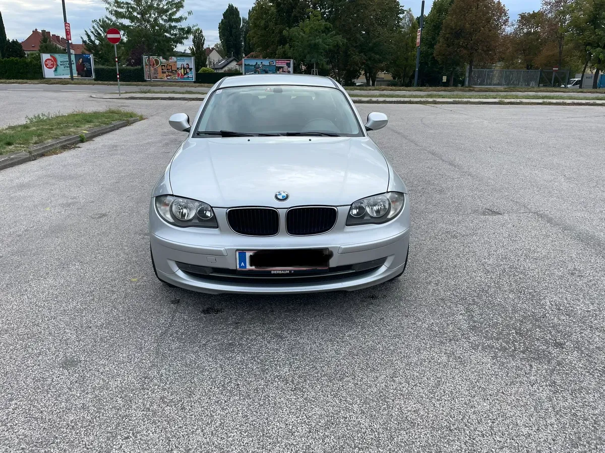 BMW 1 Series 2010 photo 2