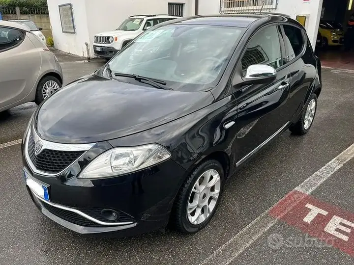 Lancia Ypsilon