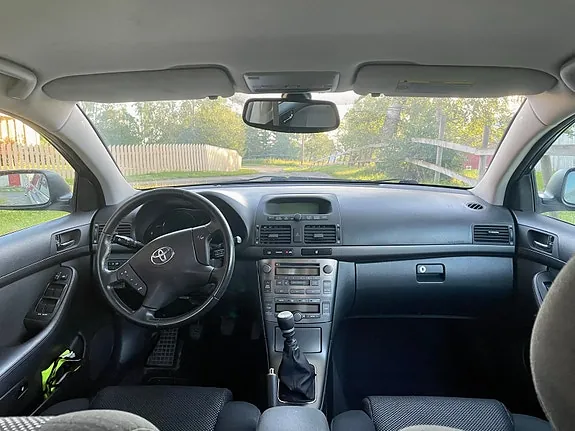 Toyota Avensis 2006 photo 2