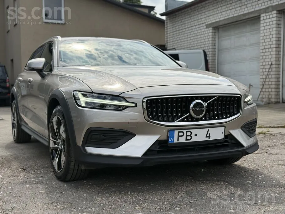 Volvo V60 2023 photo 2