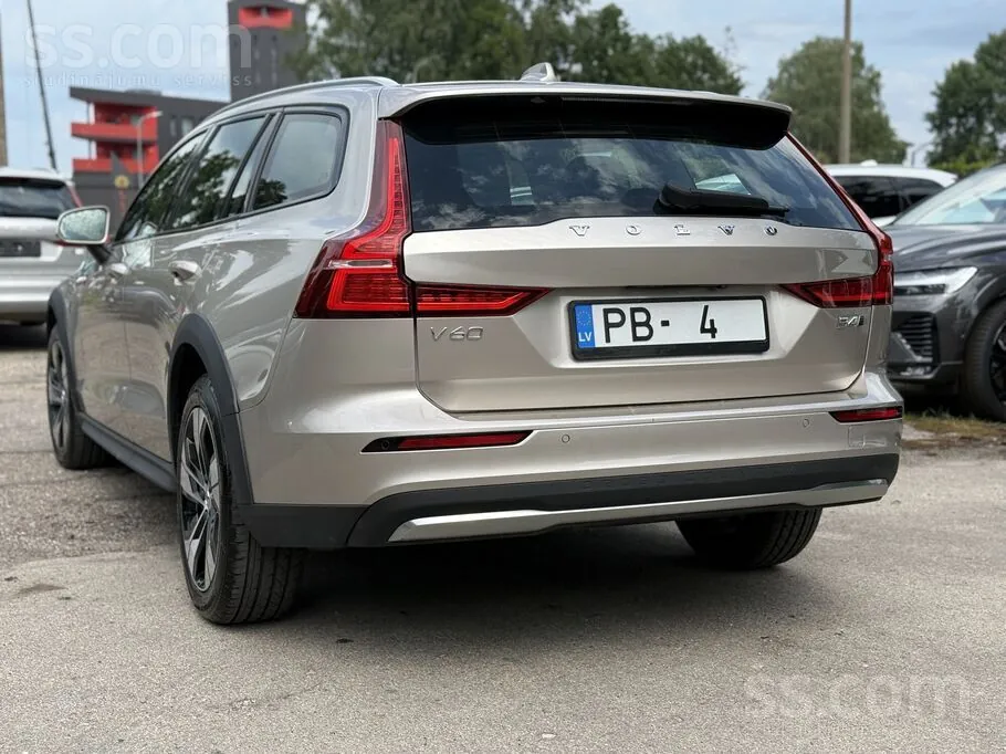 Volvo V60 2023 photo 3