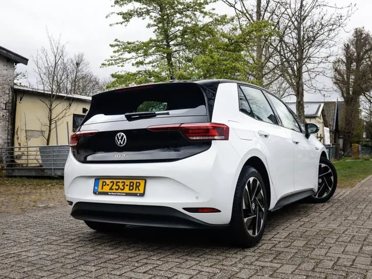 Volkswagen Id.3 2022 photo 2