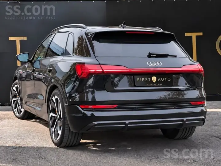 Audi E-Tron 2021 photo 2