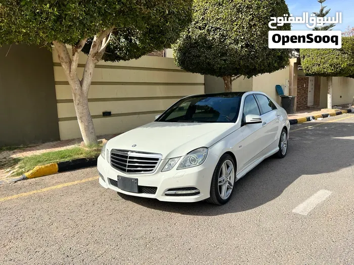 Mercedes-Benz E-Class 2012 photo 2