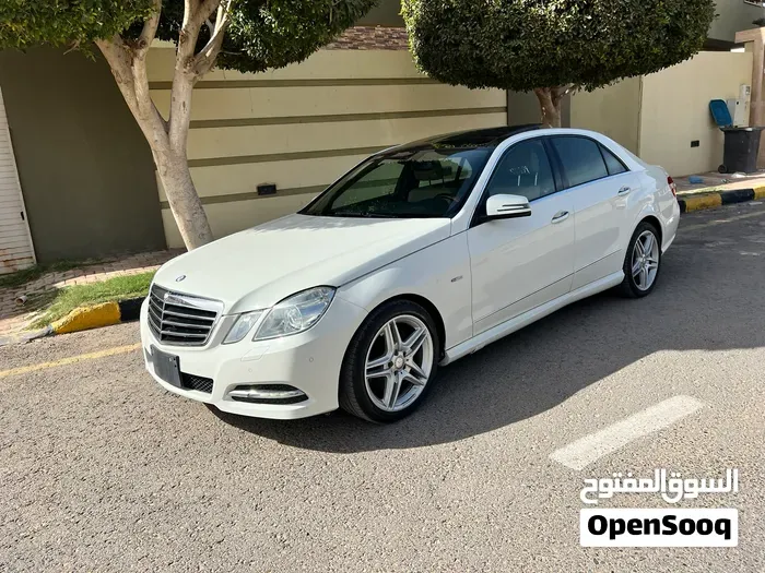 Mercedes-Benz E-Class 2012 photo 4