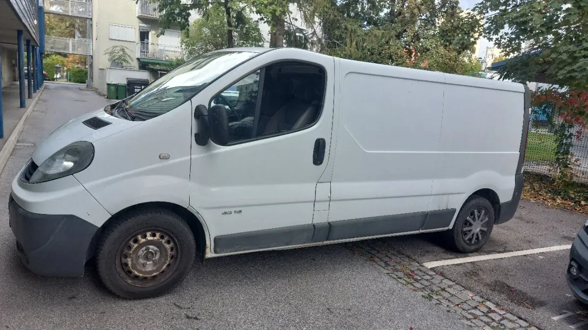 Renault Trafic 2011 photo 3