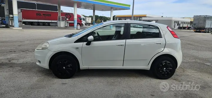 Fiat Grande Punto 2009 photo 3