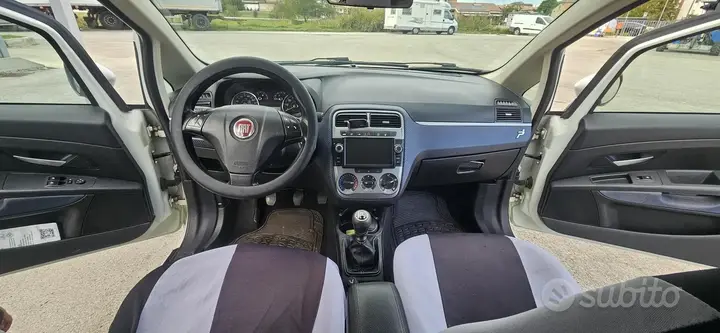 Fiat Grande Punto 2009 photo 5