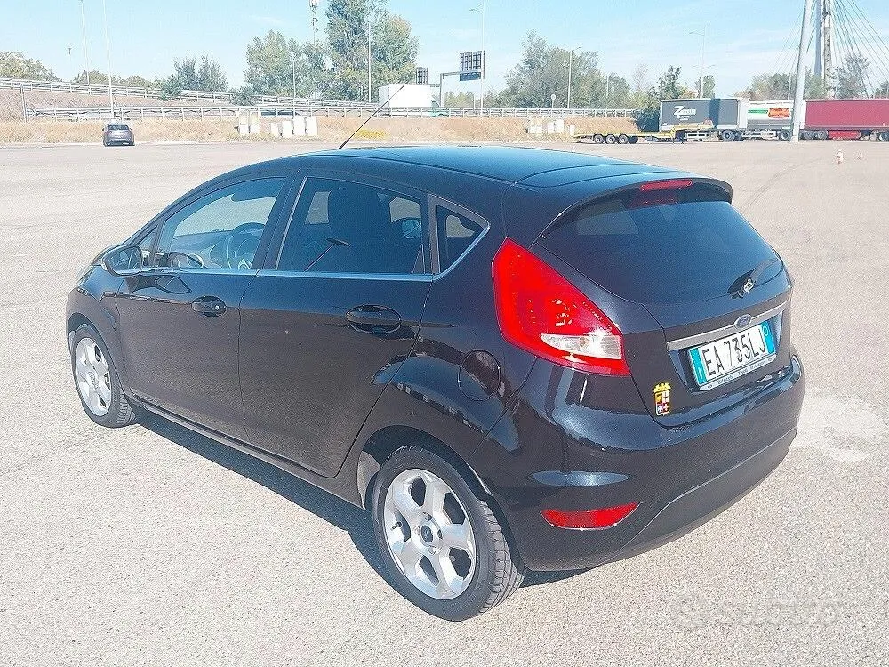 Ford Fiesta 2011 photo 4