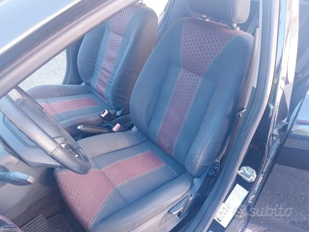 Ford Fiesta 2011 photo 2