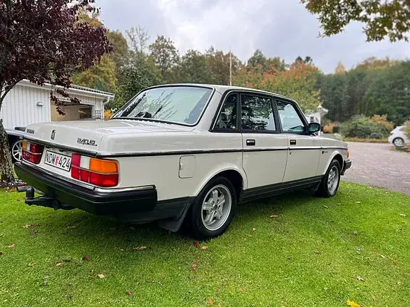Volvo 240 1988 photo 4