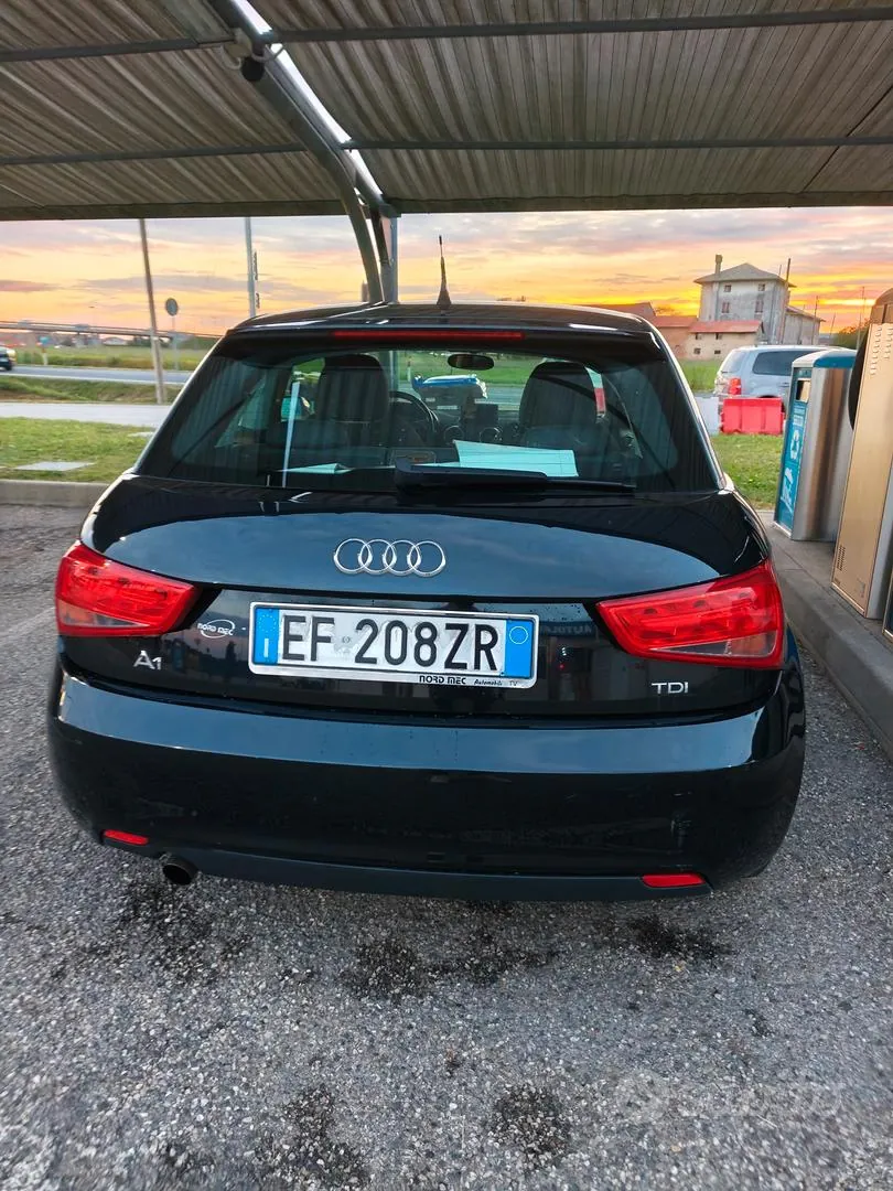 Audi A1 2010 photo 2