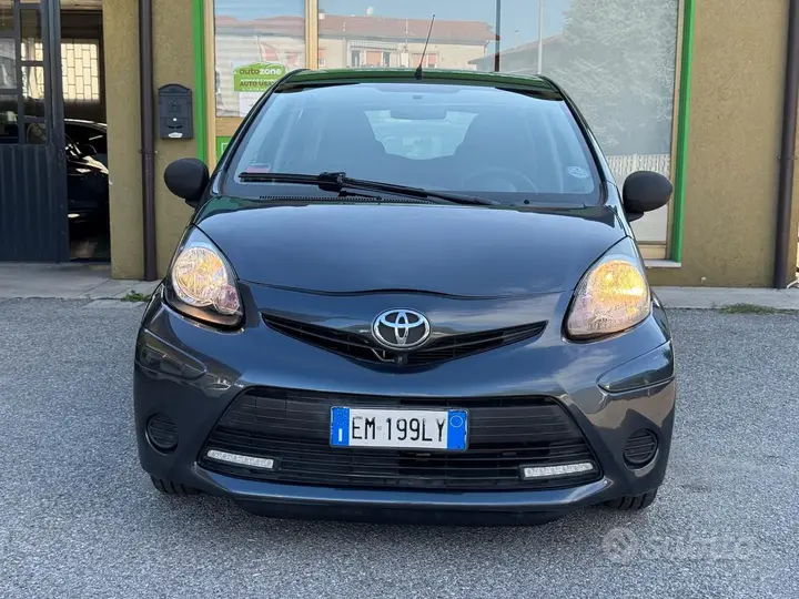 Toyota Aygo 2012 photo 2