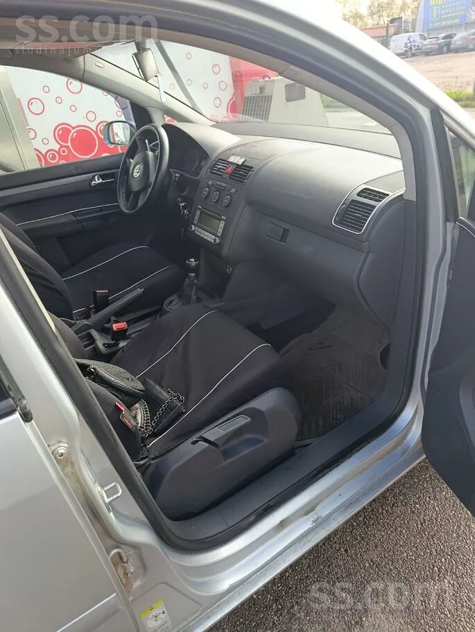 Volkswagen Touran 2006 photo 4