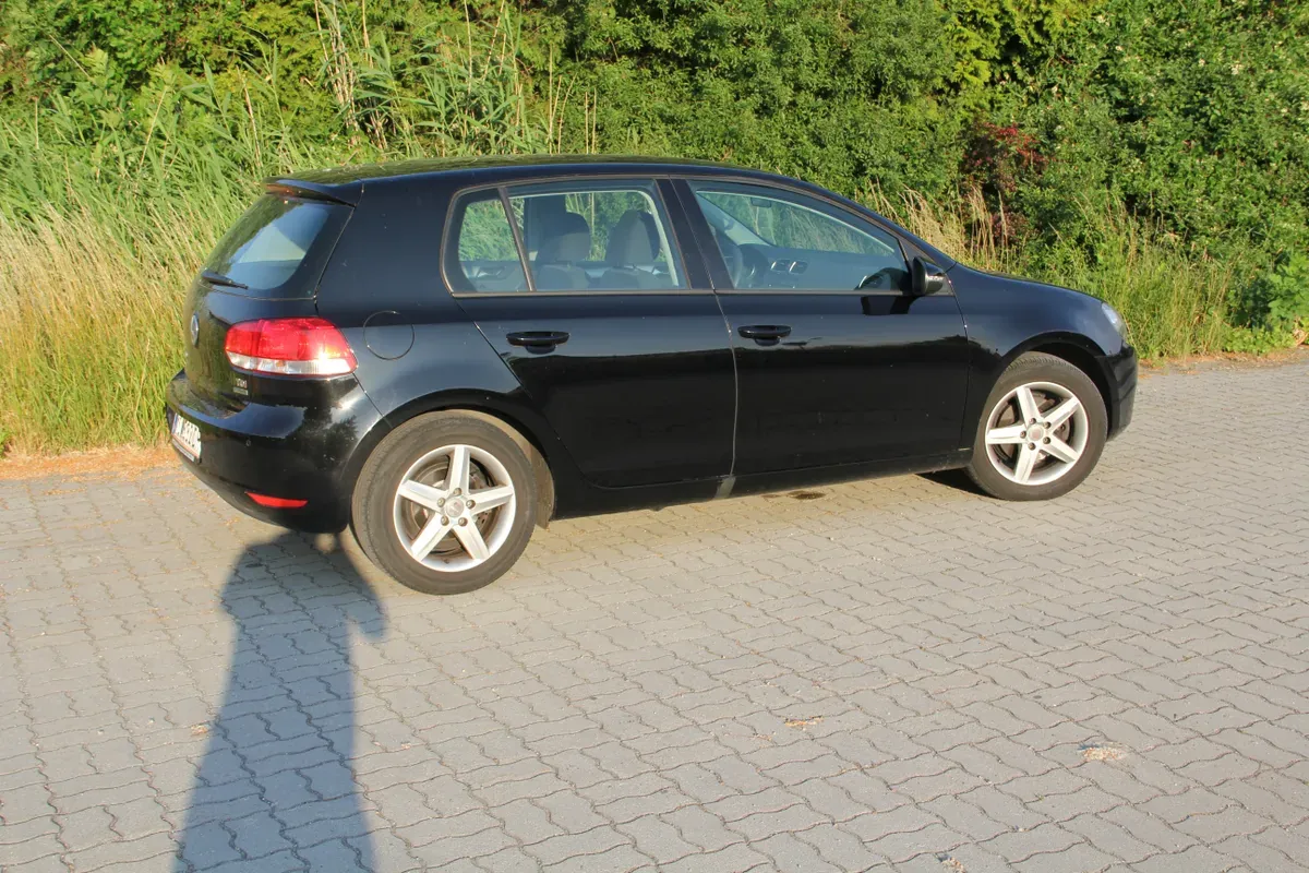 Volkswagen Golf 2011 photo 2