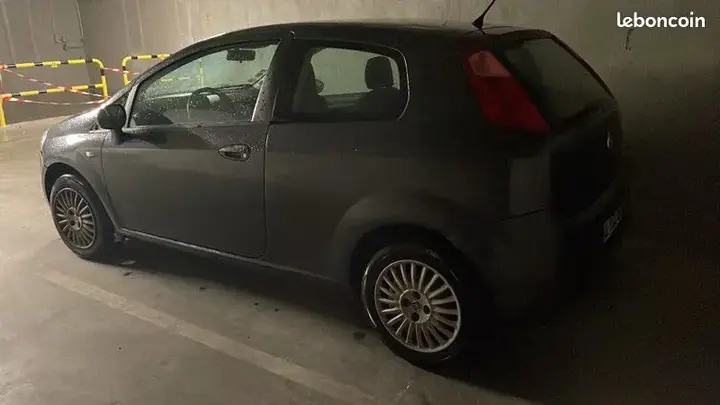 Fiat Grande Punto 2009 photo 2