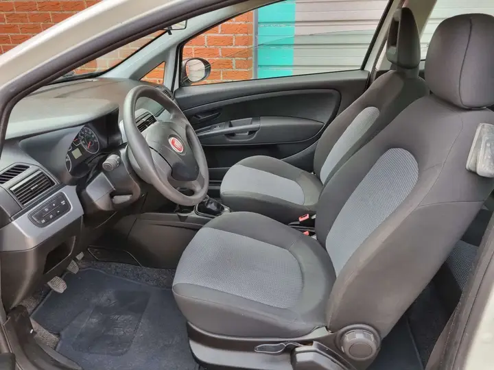 Fiat Grande Punto 2010 photo 5