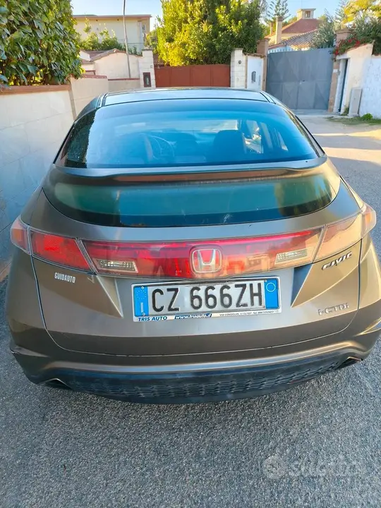 Honda Civic 2006 photo 2