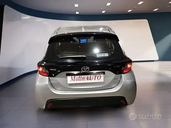 Toyota Yaris 2025 photo 2