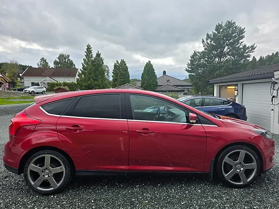 Ford Focus 2011 photo 2