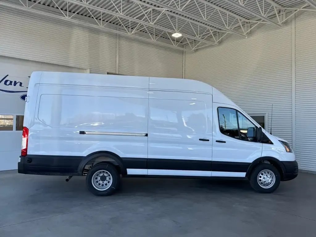 Ford Transit Cargo Van 2026 photo 3